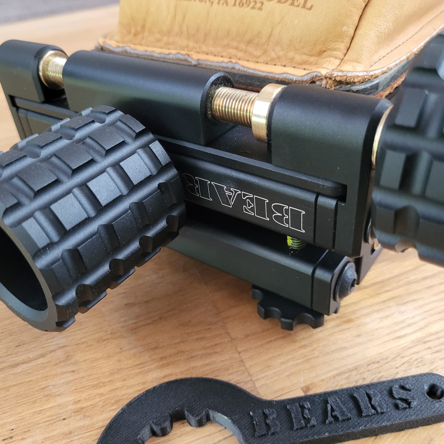 Bears Justierbarer Lifter mit Seitenverstellung und Rearbag B-Ware